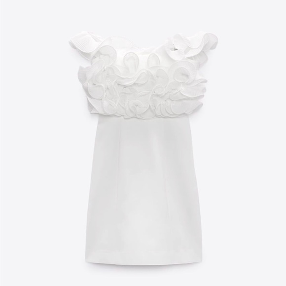 White dress with ruffles - Picture 1 of 5